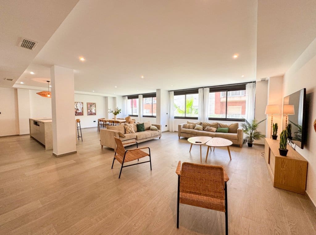 Appartement de 4 chambres à louer à Torrevieja - 2 000 € (Ref: 8936398)