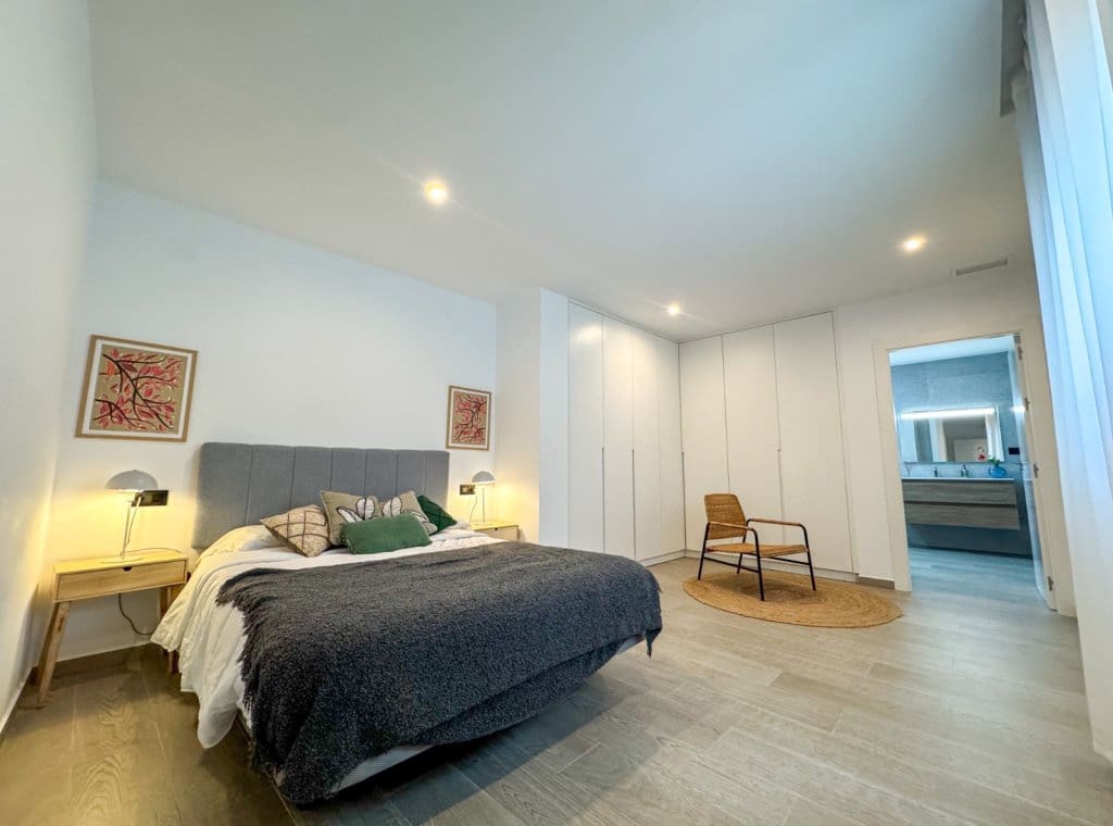 Appartement de 4 chambres à louer à Torrevieja - 2 000 € (Ref: 8936398)