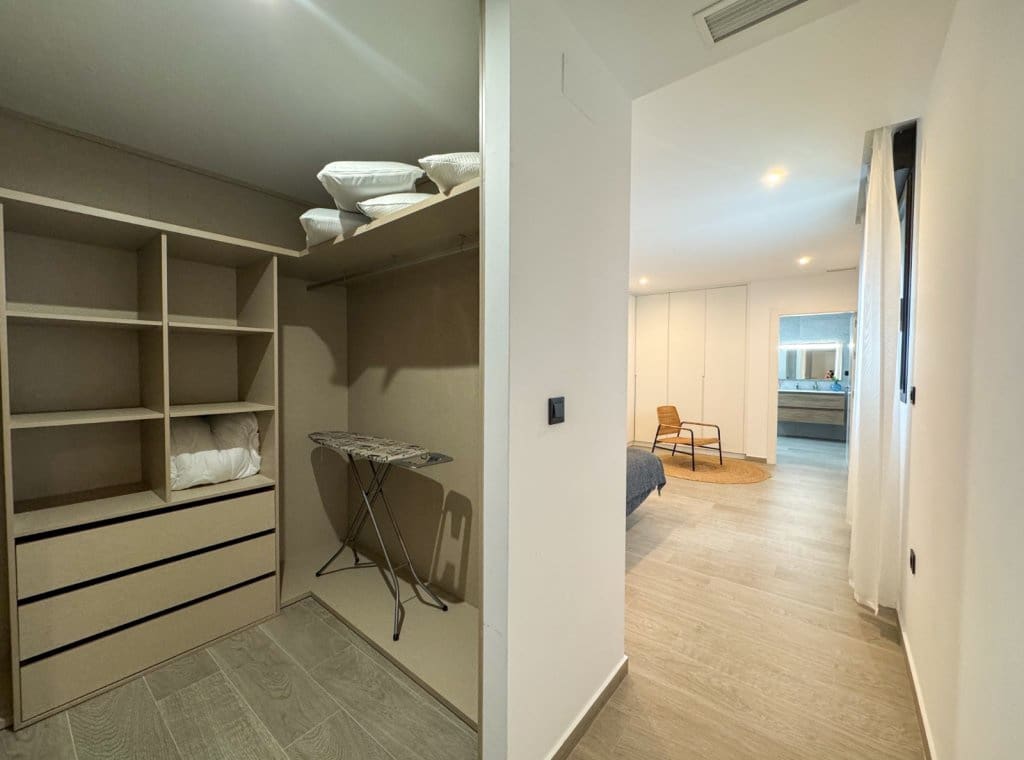 Appartement de 4 chambres à louer à Torrevieja - 2 000 € (Ref: 8936398)