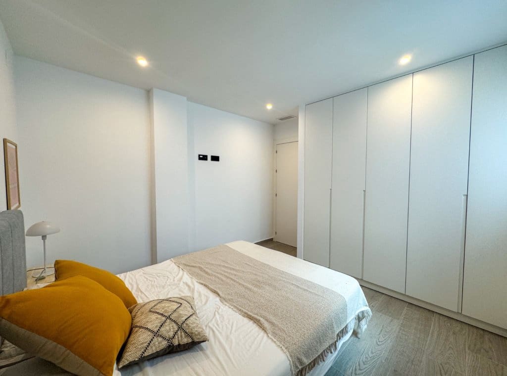 Appartement de 4 chambres à louer à Torrevieja - 2 000 € (Ref: 8936398)