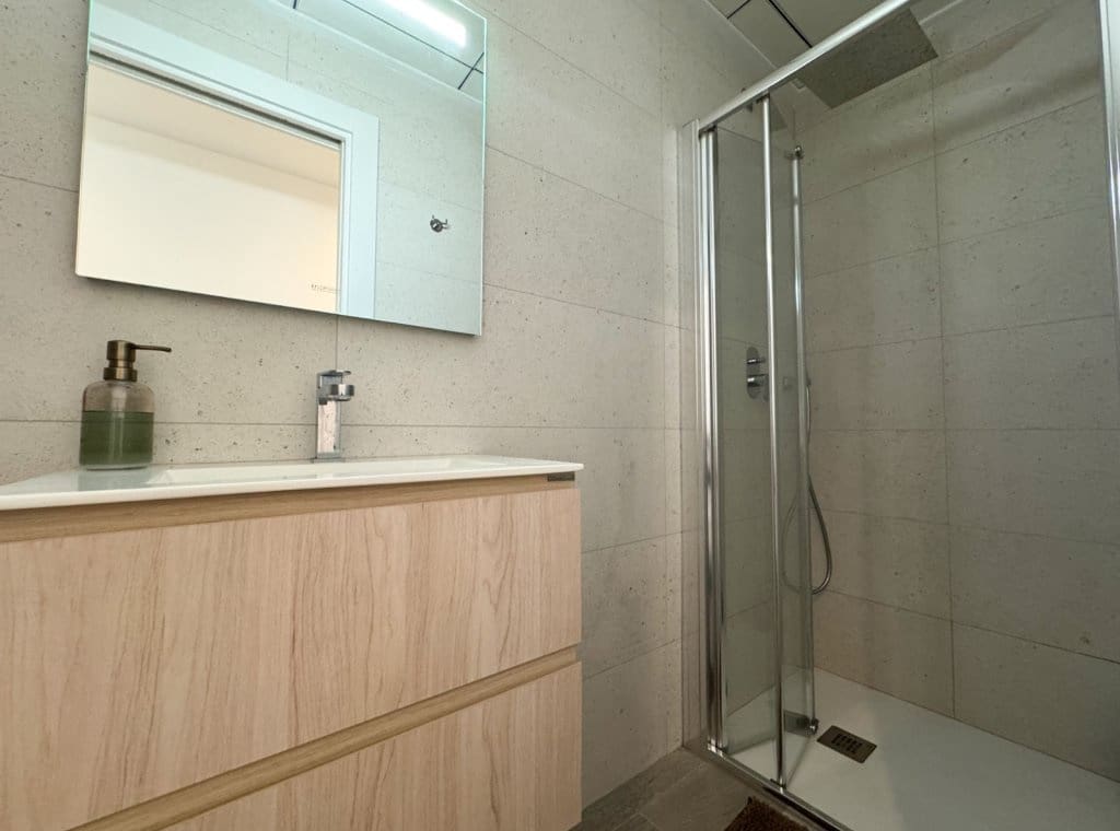 Appartement de 4 chambres à louer à Torrevieja - 2 000 € (Ref: 8936398)