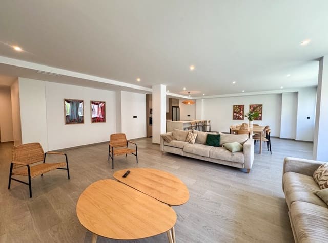 Appartement de 4 chambres à louer à Centro - Muelle Pesquero, Torrevieja - 2 000 € (Ref: 8936398)