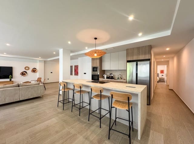 Appartement de 4 chambres à louer à Centro - Muelle Pesquero, Torrevieja - 2 000 € (Ref: 8936398)