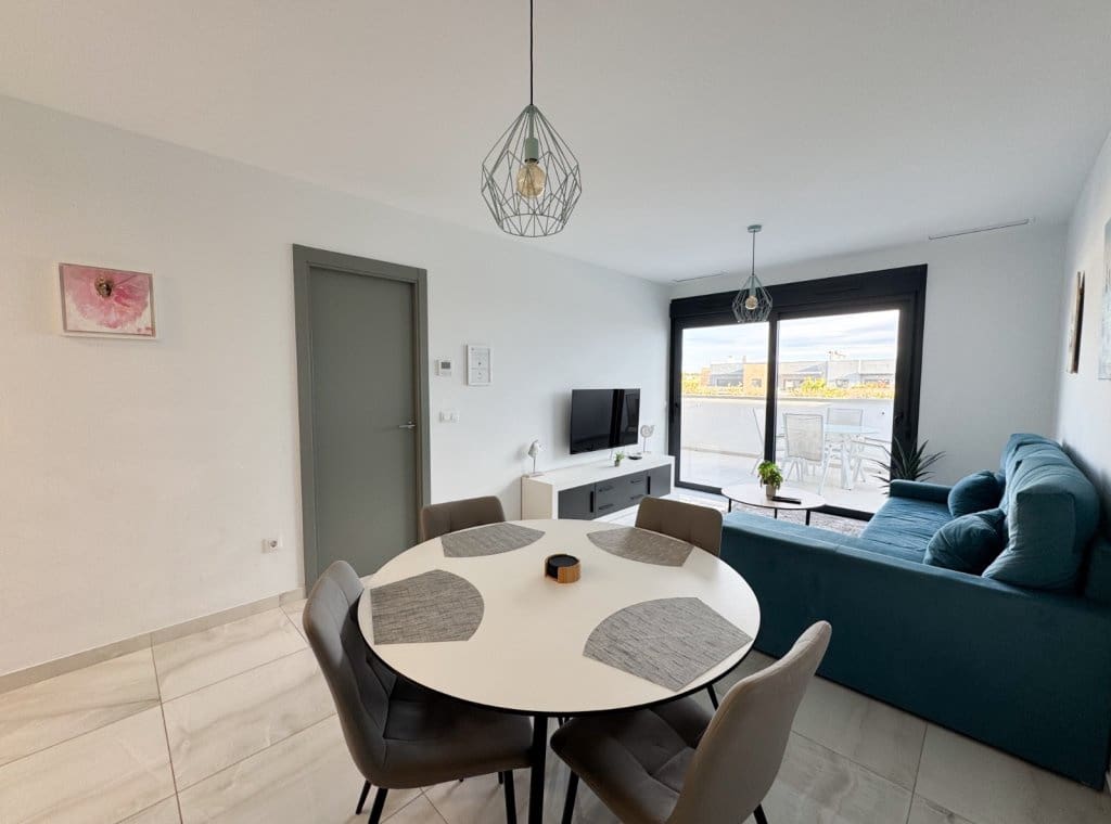 Penthouse de 2 chambres à louer à Playa Flamenca avec piscine garage - 2 000 € (Ref: 8938311)