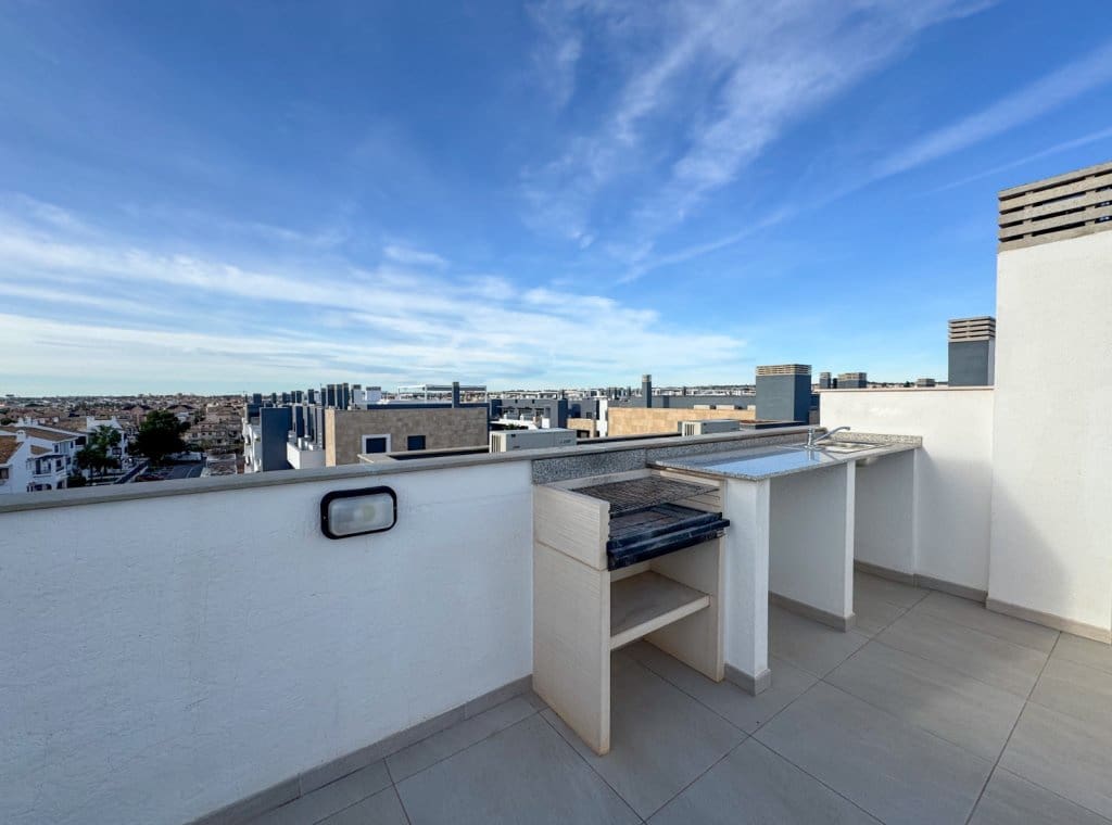 Penthouse de 2 chambres à louer à Playa Flamenca avec piscine garage - 2 000 € (Ref: 8938311)