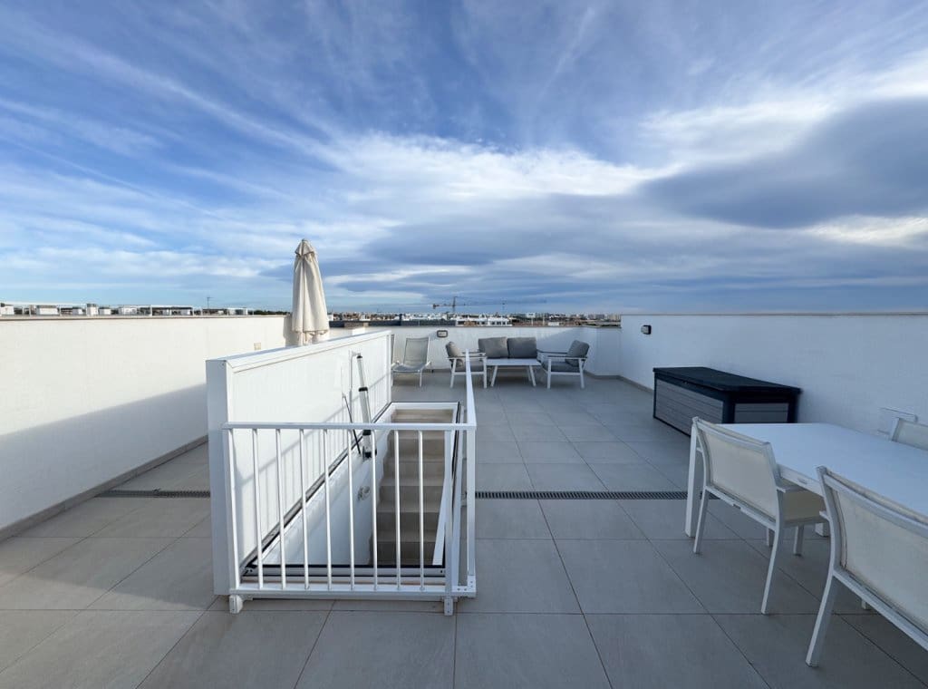 Penthouse de 2 chambres à louer à Playa Flamenca avec piscine garage - 2 000 € (Ref: 8938311)