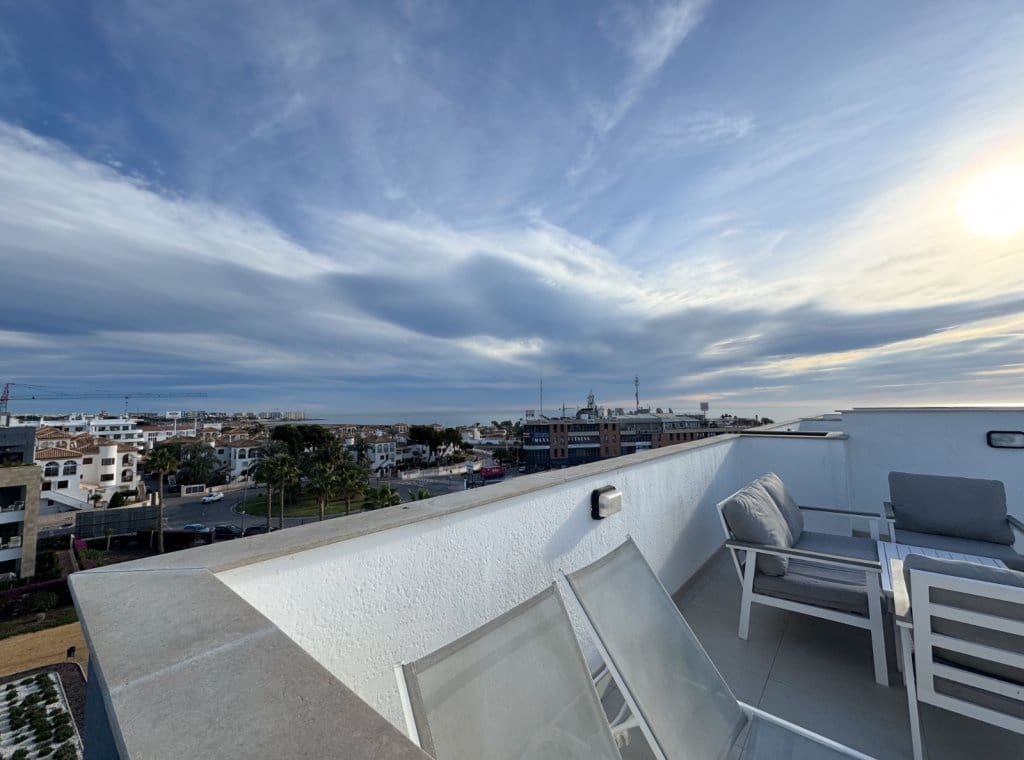 Penthouse de 2 chambres à louer à Playa Flamenca avec piscine garage - 2 000 € (Ref: 8938311)