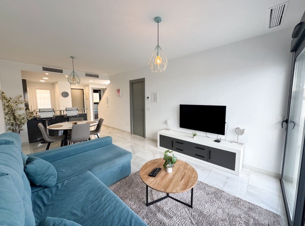 Penthouse de 2 chambres à louer à Playa Flamenca avec piscine garage - 2 000 € (Ref: 8938311)