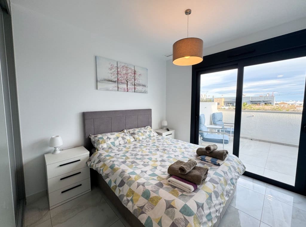 Penthouse de 2 chambres à louer à Playa Flamenca avec piscine garage - 2 000 € (Ref: 8938311)