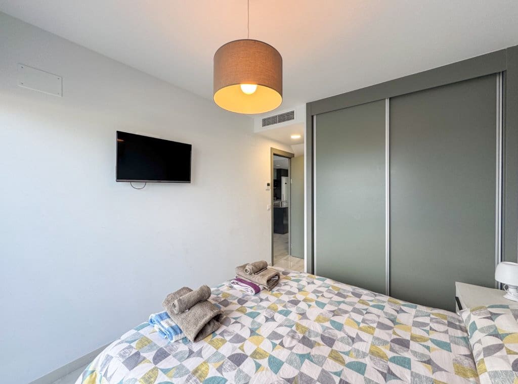 Penthouse de 2 chambres à louer à Playa Flamenca avec piscine garage - 2 000 € (Ref: 8938311)