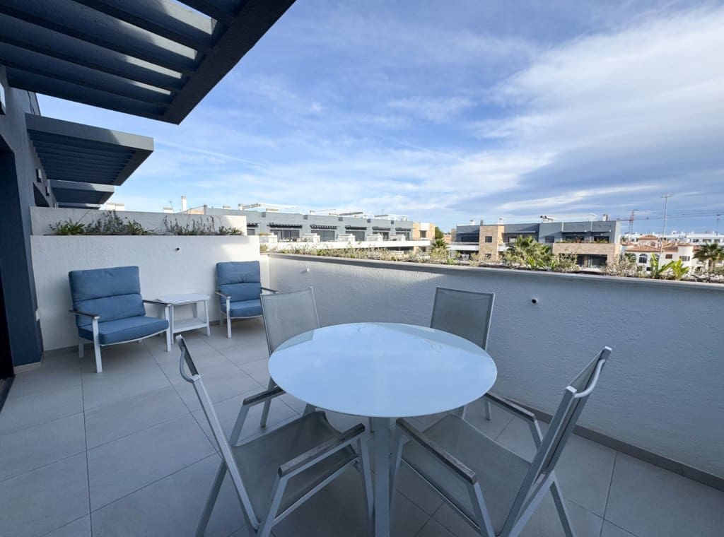 Penthouse de 2 chambres à louer à Playa Flamenca avec piscine garage - 2 000 € (Ref: 8938311)