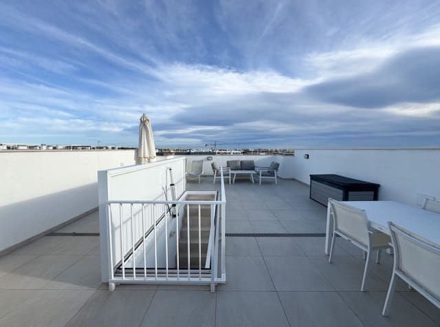 2 quarto Penthouse para arrendar em Playa Flamenca, Orihuela com piscina garagem - 2 000 € (Ref: 8938311)