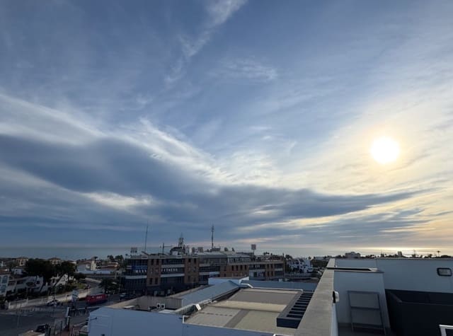 2 quarto Penthouse para arrendar em Playa Flamenca, Orihuela com piscina garagem - 2 000 € (Ref: 8938311)