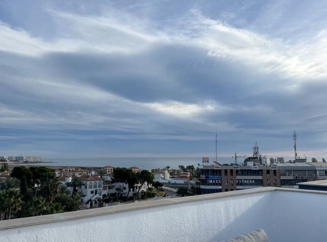 2 quarto Penthouse para arrendar em Playa Flamenca, Orihuela com piscina garagem - 2 000 € (Ref: 8938311)