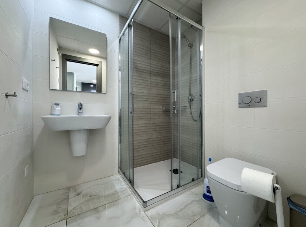 Penthouse de 2 chambres à louer à Playa Flamenca avec piscine garage - 2 000 € (Ref: 8938311)