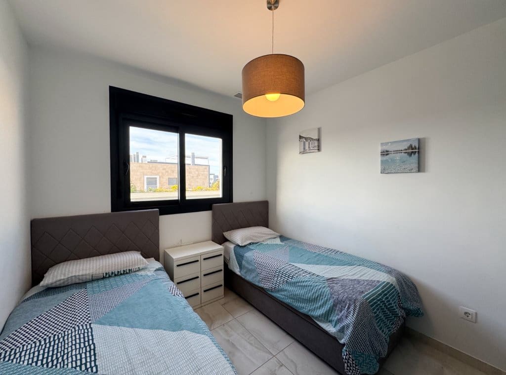 Penthouse de 2 chambres à louer à Playa Flamenca avec piscine garage - 2 000 € (Ref: 8938311)