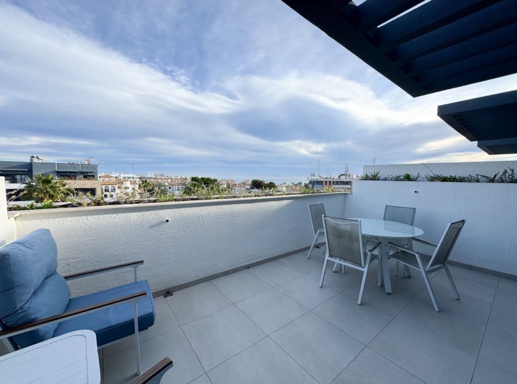 Penthouse de 2 chambres à louer à Playa Flamenca avec piscine garage - 2 000 € (Ref: 8938311)