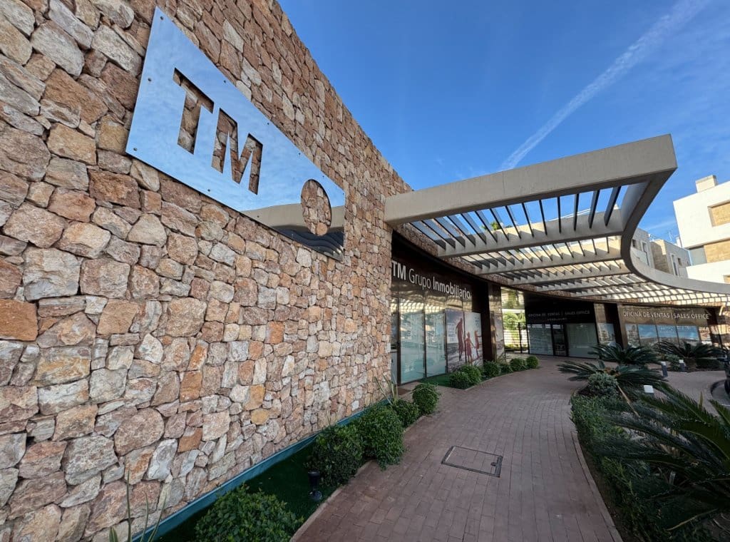 Penthouse de 2 chambres à louer à Playa Flamenca avec piscine garage - 2 000 € (Ref: 8938311)