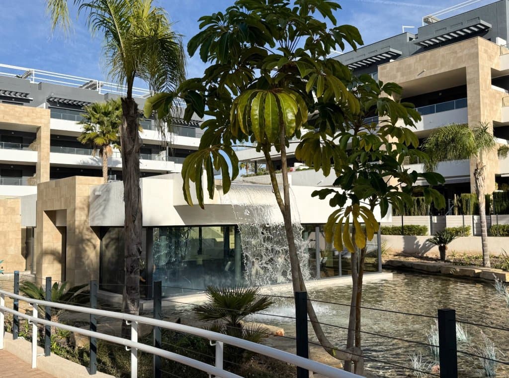 Penthouse de 2 chambres à louer à Playa Flamenca avec piscine garage - 2 000 € (Ref: 8938311)