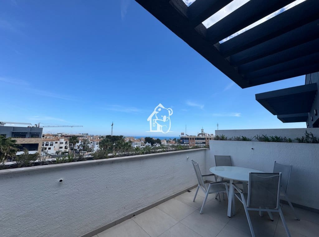 2 soveværelse Penthouse til leje i Playa Flamenca med swimmingpool garage - € 1.850 (Ref: 8938311)