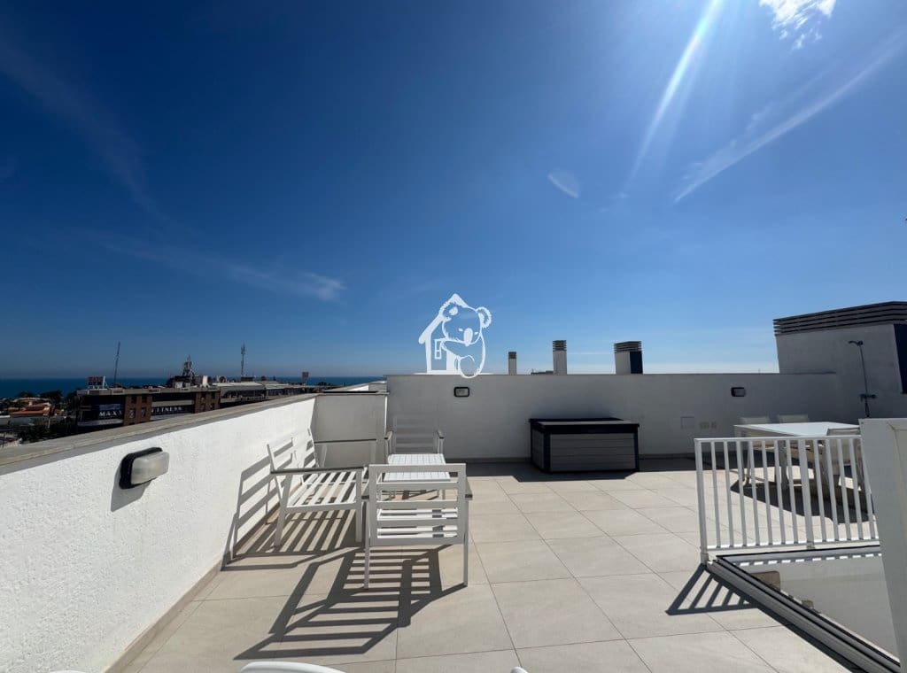 2 soveværelse Penthouse til leje i Playa Flamenca med swimmingpool garage - € 1.850 (Ref: 8938311)