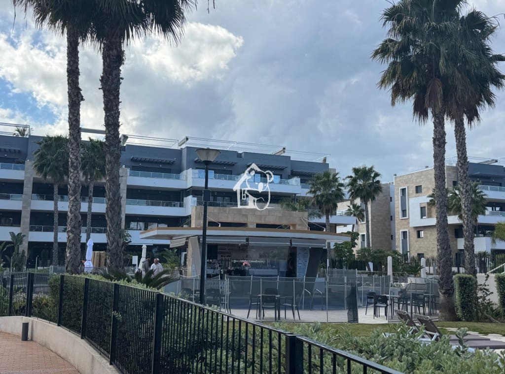2 soveværelse Penthouse til leje i Playa Flamenca med swimmingpool garage - € 1.850 (Ref: 8938311)
