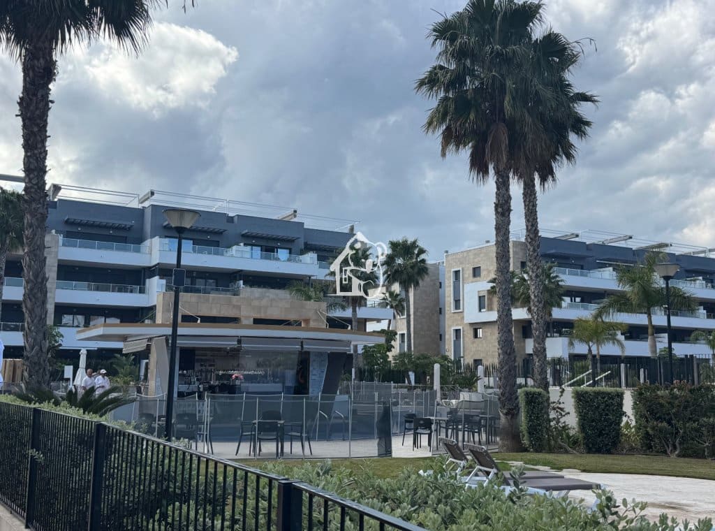 2 soveværelse Penthouse til leje i Playa Flamenca med swimmingpool garage - € 1.850 (Ref: 8938311)