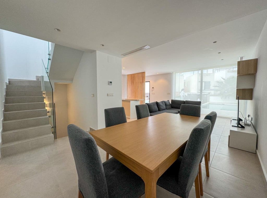 4 soverom Villa til leie i Benijofar med svømmebasseng - € 2 350 (Ref: 8977873)