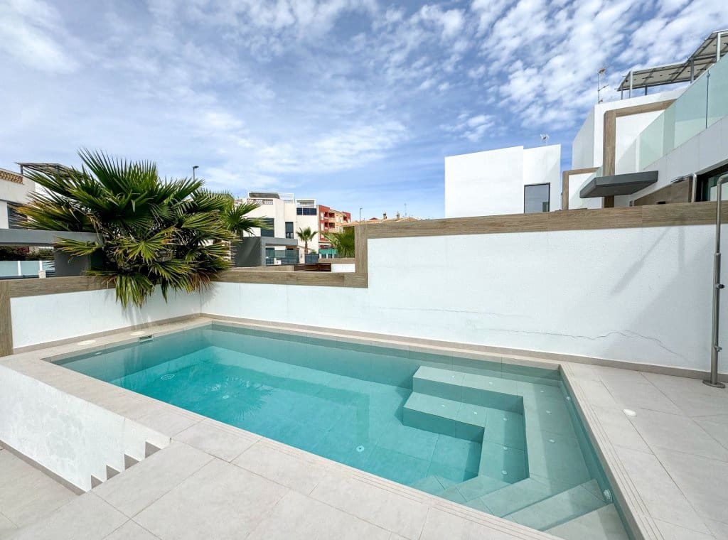 4 soverom Villa til leie i Benijofar med svømmebasseng - € 2 350 (Ref: 8977873)