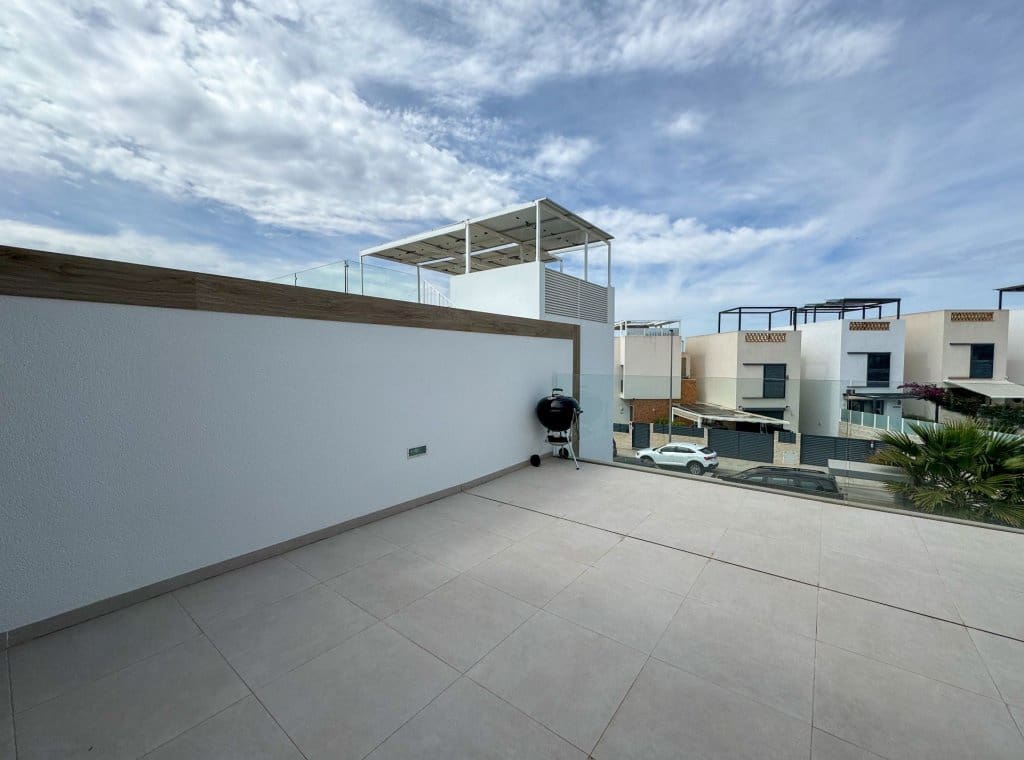 4 soverom Villa til leie i Benijofar med svømmebasseng - € 2 350 (Ref: 8977873)