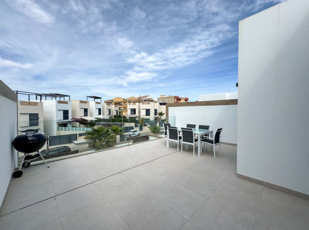 4 soverom Villa til leie i Benijofar med svømmebasseng - € 2 350 (Ref: 8977873)