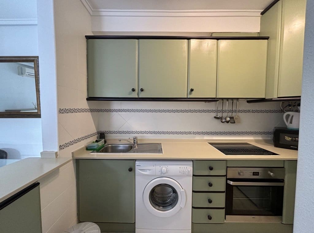 2 slaapkamer Flat te huur in Ciudad Quesada met zwembad - € 950 (Ref: 8981955)