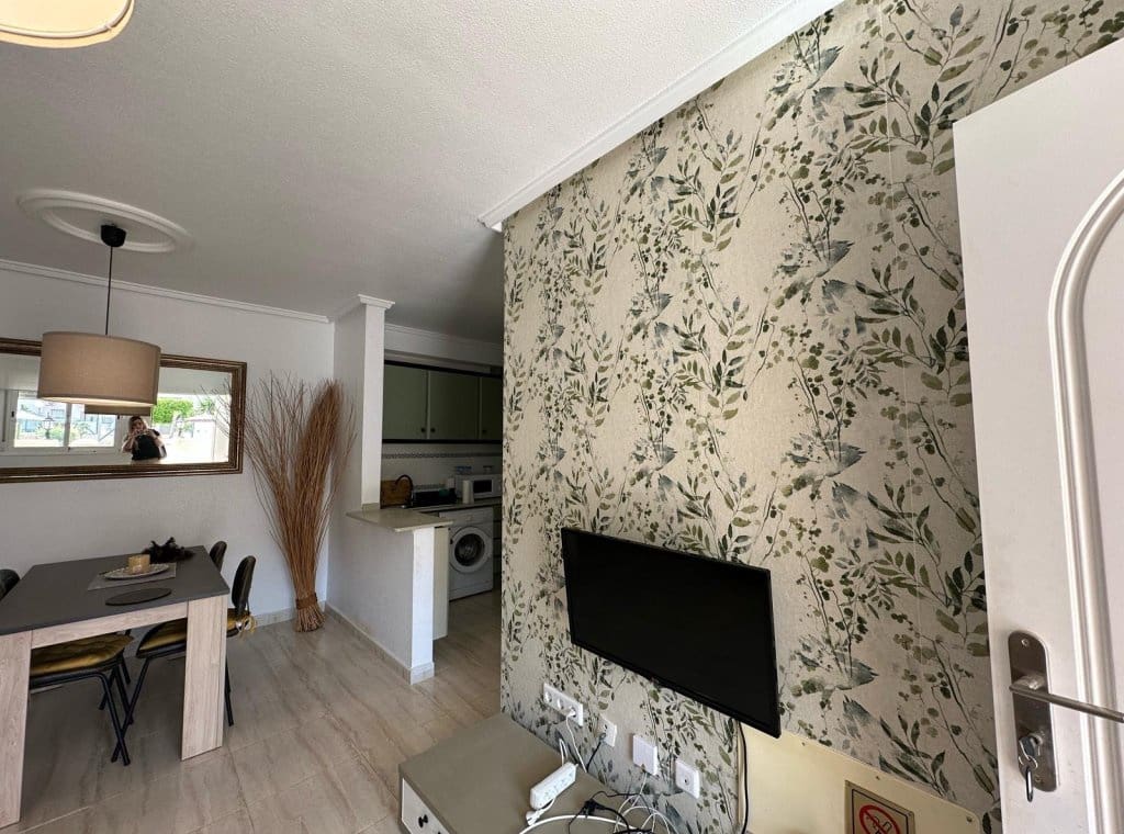 2 slaapkamer Flat te huur in Ciudad Quesada met zwembad - € 950 (Ref: 8981955)