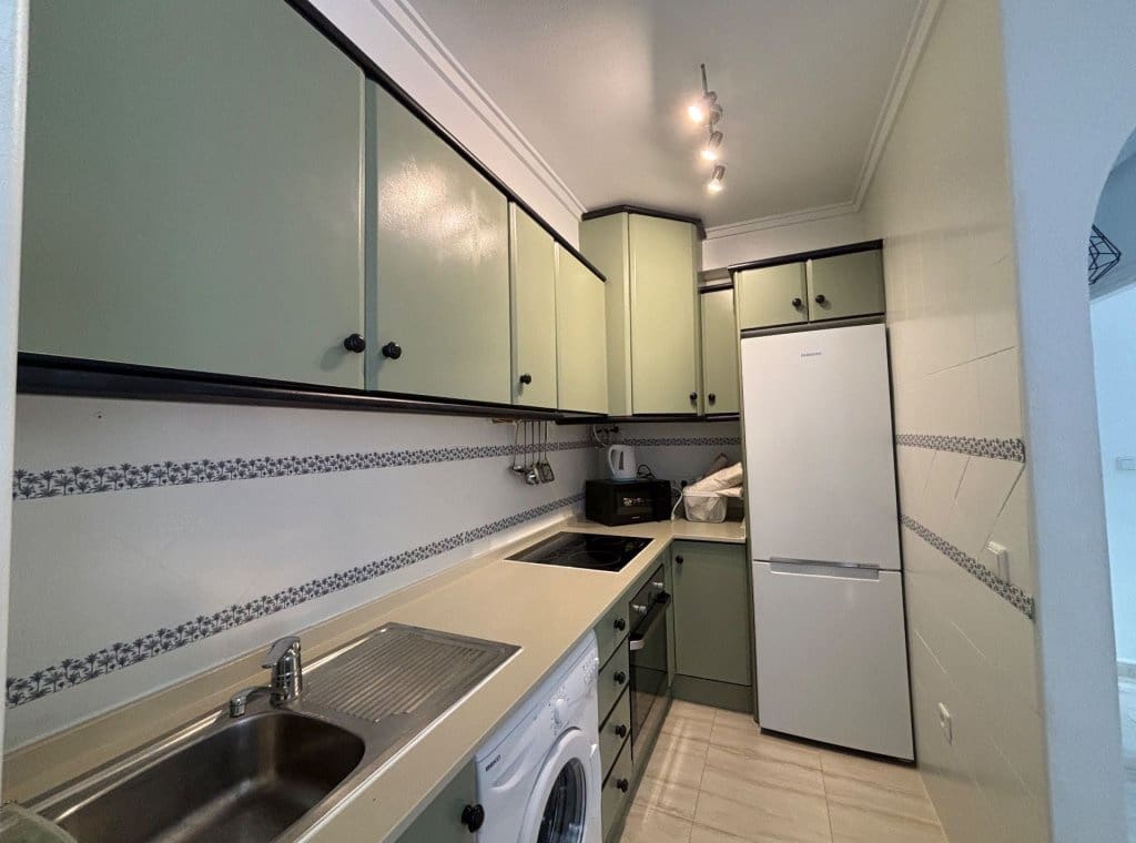 2 slaapkamer Flat te huur in Ciudad Quesada met zwembad - € 950 (Ref: 8981955)