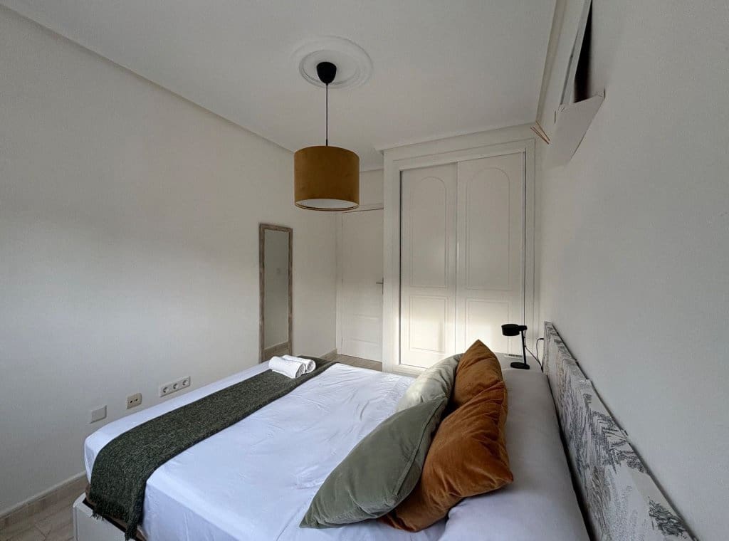 2 slaapkamer Flat te huur in Ciudad Quesada met zwembad - € 950 (Ref: 8981955)