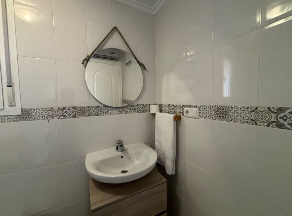 2 slaapkamer Flat te huur in Ciudad Quesada met zwembad - € 950 (Ref: 8981955)