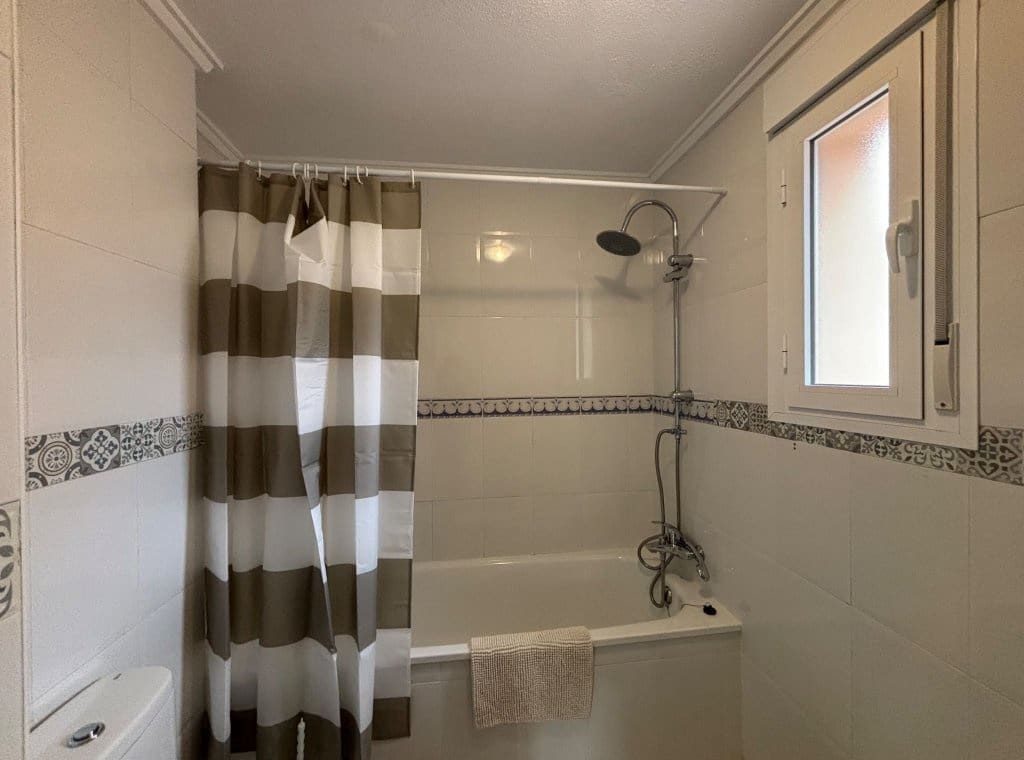 2 slaapkamer Flat te huur in Ciudad Quesada met zwembad - € 950 (Ref: 8981955)