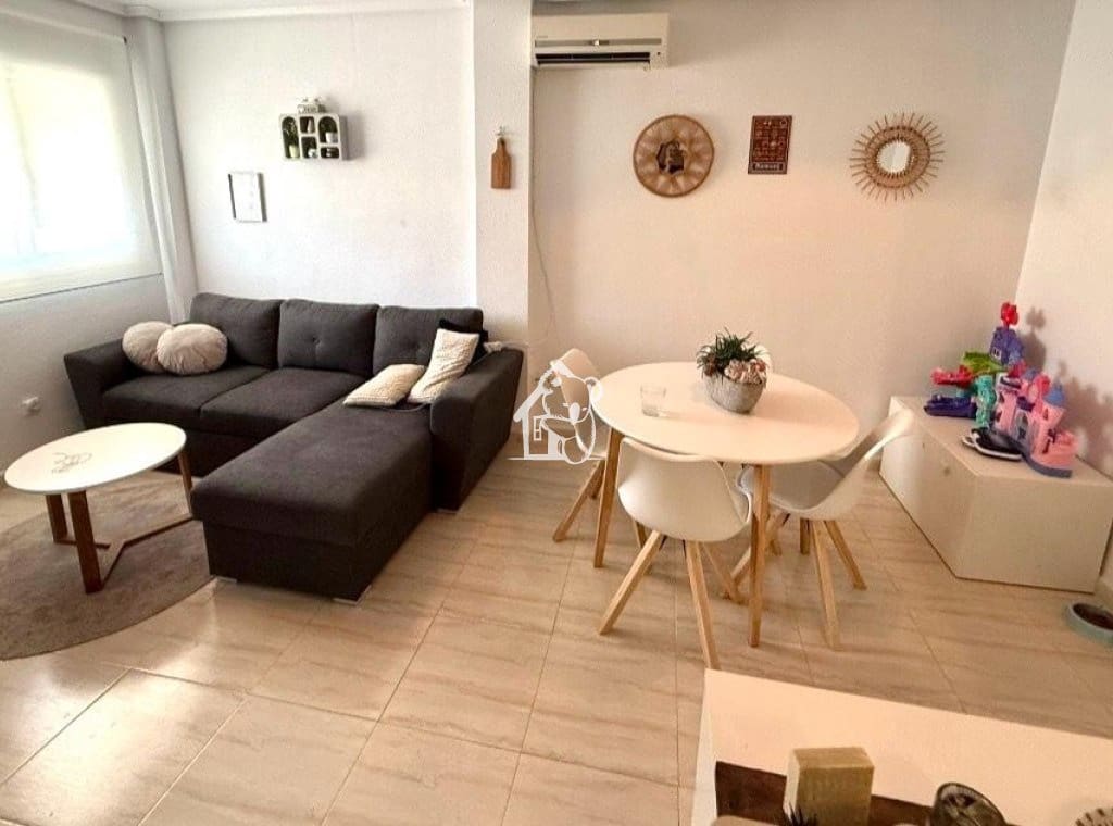 2 slaapkamer Flat te huur in Ciudad Quesada met zwembad - € 950 (Ref: 8981955)