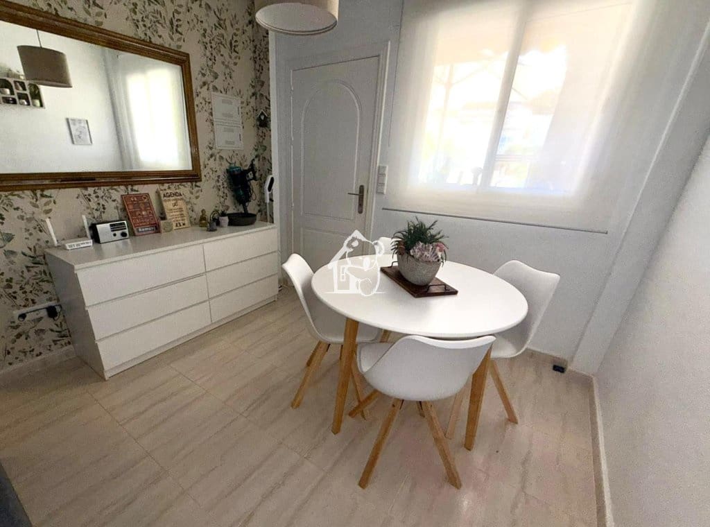 2 slaapkamer Flat te huur in Ciudad Quesada met zwembad - € 950 (Ref: 8981955)