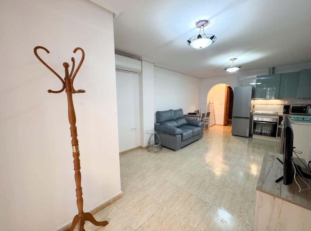 3 soverom Leilighet til leie i Torrevieja - € 1 000 (Ref: 8998584)