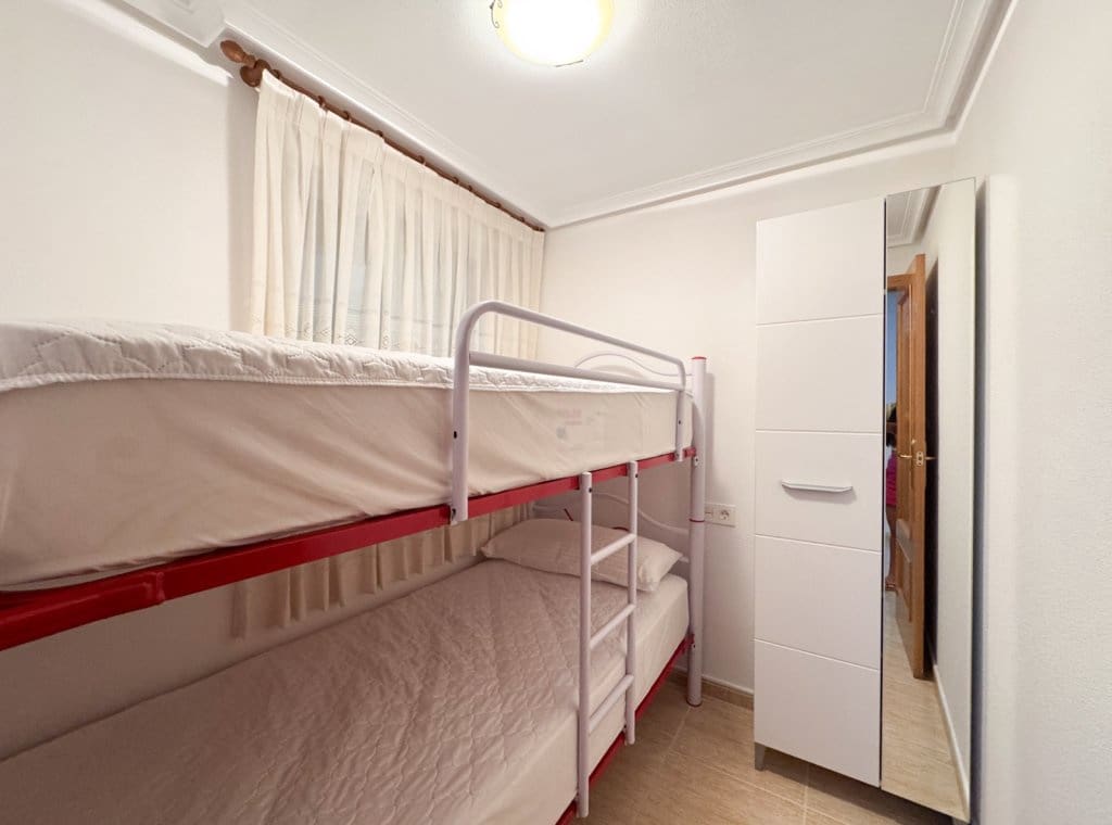 3 soverom Leilighet til leie i Torrevieja - € 1 000 (Ref: 8998584)