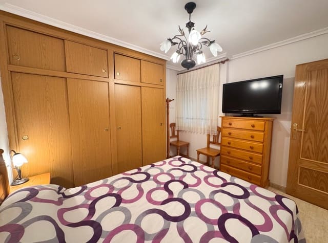 3 slaapkamer Appartement te huur in Las Piscinas Naturales, Torrevieja - € 1.000 (Ref: 8998584)