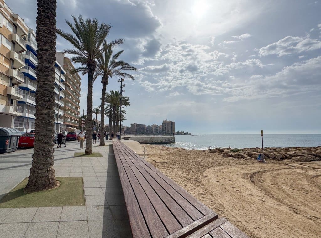 3 soverom Leilighet til leie i Torrevieja - € 1 000 (Ref: 8998584)