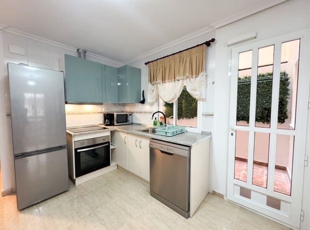 3 bedroom Apartment for rent in Las Piscinas Naturales, Torrevieja - € 1,000 (Ref: 8998584)