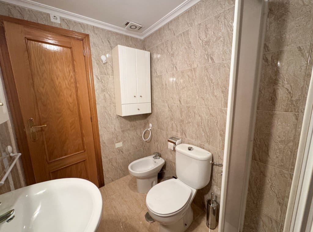 3 soverom Leilighet til leie i Torrevieja - € 1 000 (Ref: 8998584)