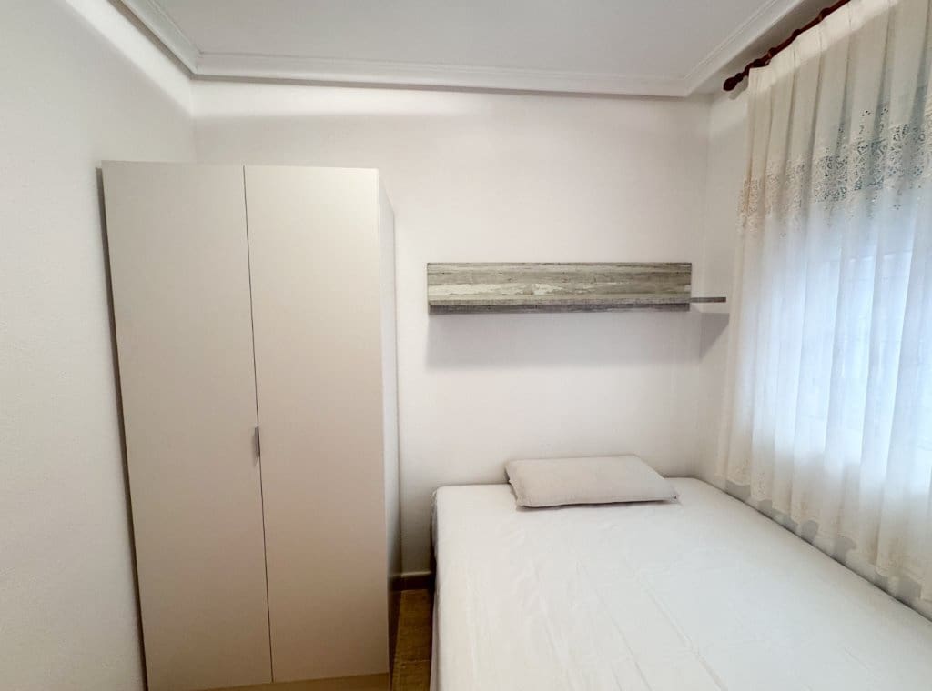 3 soverom Leilighet til leie i Torrevieja - € 1 000 (Ref: 8998584)