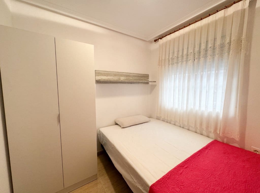 3 soverom Leilighet til leie i Torrevieja - € 1 000 (Ref: 8998584)