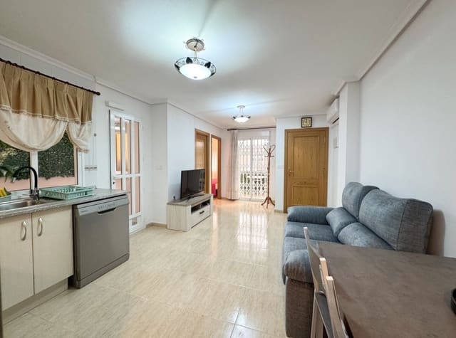 3 bedroom Apartment for rent in Las Piscinas Naturales, Torrevieja - € 1,000 (Ref: 8998584)