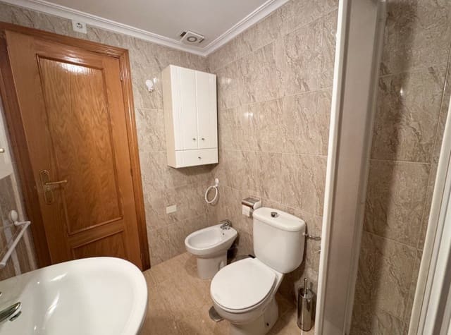 3 slaapkamer Appartement te huur in Las Piscinas Naturales, Torrevieja - € 1.000 (Ref: 8998584)