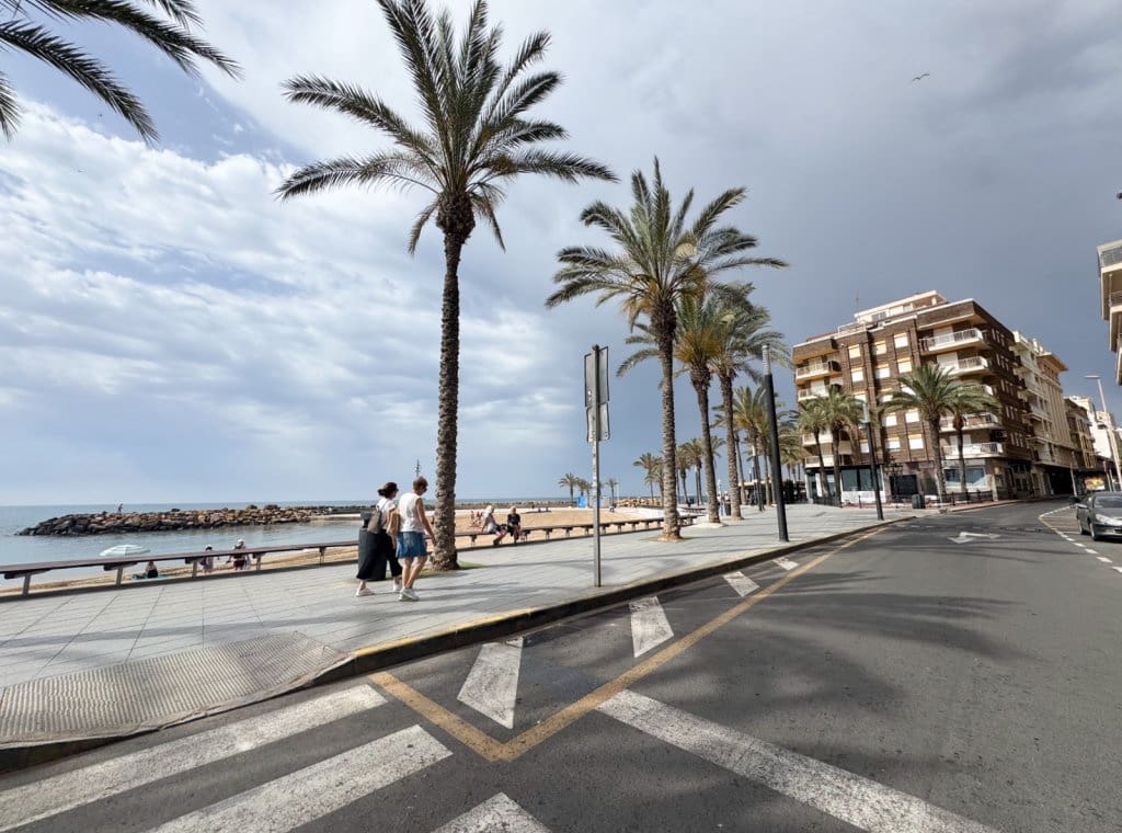 3 soverom Leilighet til leie i Torrevieja - € 1 000 (Ref: 8998584)